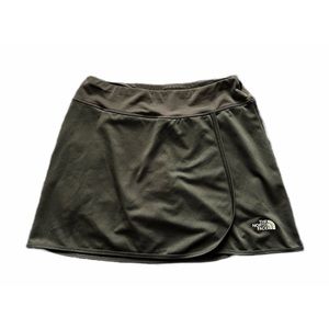 black northface mini skirt 🎿